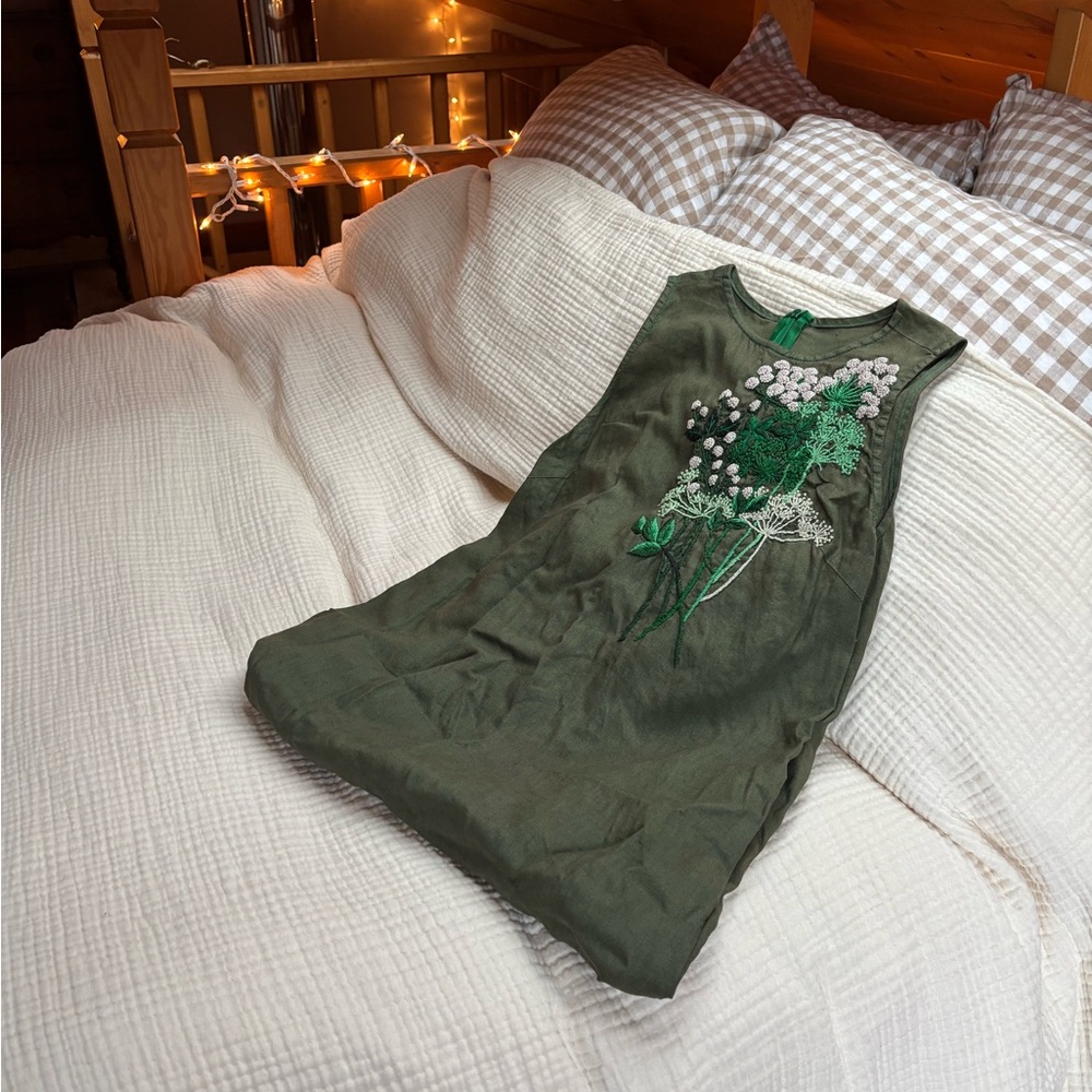 Vintage Green Sleeveless Linen Dress with Floral Embroidery - Picture 2 of 8